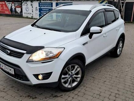 Белый Форд Куга, объемом двигателя 2 л и пробегом 160 тыс. км за 10900 $, фото 1 на Automoto.ua