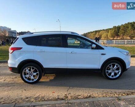 Белый Форд Куга, объемом двигателя 2 л и пробегом 241 тыс. км за 13500 $, фото 1 на Automoto.ua