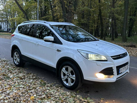 Форд Куга 2015 в Черновцах на Automoto.ua Белый Форд Куга, объемом двигателя 2 л и пробегом 186 тыс. км за 13900 $, фото 1 на Automoto.ua