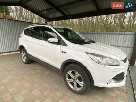 Форд Куга 2015 в Ужгороде на Automoto.ua Белый Форд Куга, объемом двигателя 2 л и пробегом 214 тыс. км за 12000 $, фото 1 на Automoto.ua