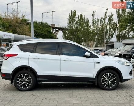 Белый Форд Куга, объемом двигателя 2 л и пробегом 202 тыс. км за 11900 $, фото 1 на Automoto.ua