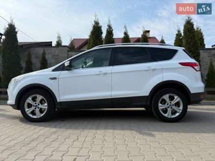 Форд Куга 2015 в Киеве на Automoto.ua Белый Форд Куга, объемом двигателя 2 л и пробегом 259 тыс. км за 12000 $, фото 1 на Automoto.ua