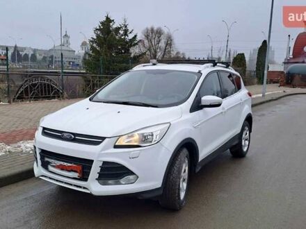 Форд Куга 2015 в Кременчуге на Automoto.ua Белый Форд Куга, объемом двигателя 2 л и пробегом 246 тыс. км за 12000 $, фото 1 на Automoto.ua