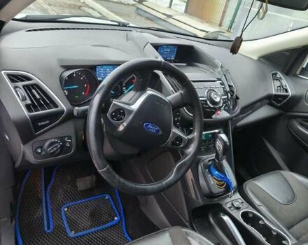 Белый Форд Куга, объемом двигателя 2 л и пробегом 300 тыс. км за 12500 $, фото 1 на Automoto.ua