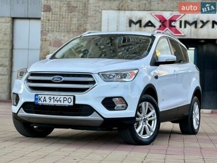 Білий Форд Куга, об'ємом двигуна 2 л та пробігом 139 тис. км за 14750 $, фото 1 на Automoto.ua