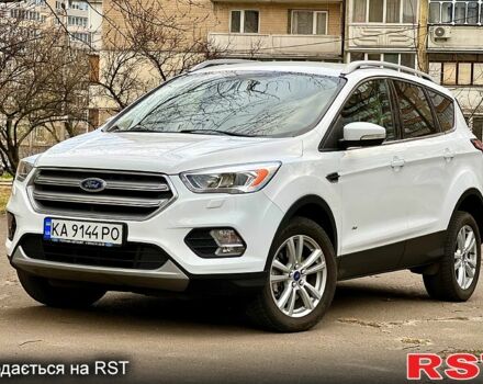 Белый Форд Куга, объемом двигателя 2 л и пробегом 135 тыс. км за 15500 $, фото 1 на Automoto.ua