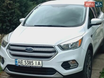 Белый Форд Куга, объемом двигателя 1.5 л и пробегом 39 тыс. км за 15000 $, фото 1 на Automoto.ua