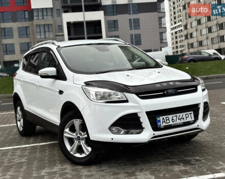 Белый Форд Куга, объемом двигателя 2 л и пробегом 210 тыс. км за 12650 $, фото 1 на Automoto.ua