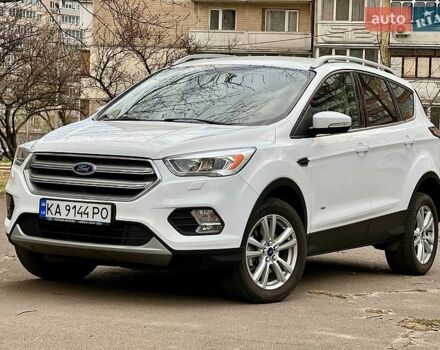 Белый Форд Куга, объемом двигателя 2 л и пробегом 135 тыс. км за 14999 $, фото 1 на Automoto.ua