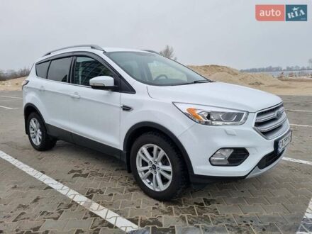 Форд Куга 2016 в Черкассах на Automoto.ua Белый Форд Куга, объемом двигателя 1.5 л и пробегом 110 тыс. км за 13700 $, фото 1 на Automoto.ua