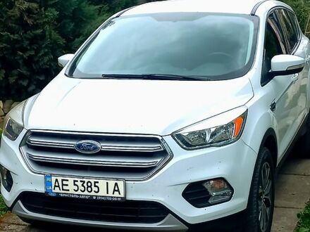 Білий Форд Куга, об'ємом двигуна 1.5 л та пробігом 39 тис. км за 15000 $, фото 1 на Automoto.ua