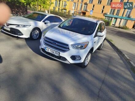 Форд Куга 2016 в Киеве на Automoto.ua Белый Форд Куга, объемом двигателя 1.5 л и пробегом 118 тыс. км за 13500 $, фото 1 на Automoto.ua