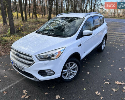 Форд Куга 2016 у Києві на Automoto.ua Білий Форд Куга, об'ємом двигуна 2 л та пробігом 155 тис. км за 15700 $, фото 1 на Automoto.ua