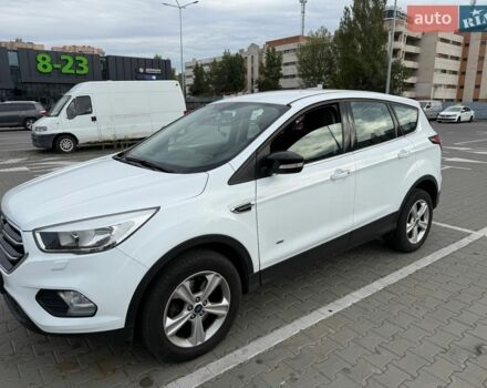 Белый Форд Куга, объемом двигателя 2 л и пробегом 77 тыс. км за 16900 $, фото 1 на Automoto.ua
