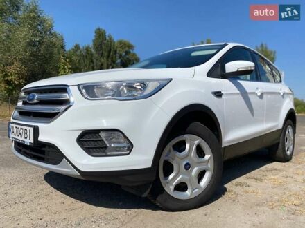 Форд Куга 2017 у Києві на Automoto.ua Білий Форд Куга, об'ємом двигуна 1.5 л та пробігом 81 тис. км за 12300 $, фото 1 на Automoto.ua