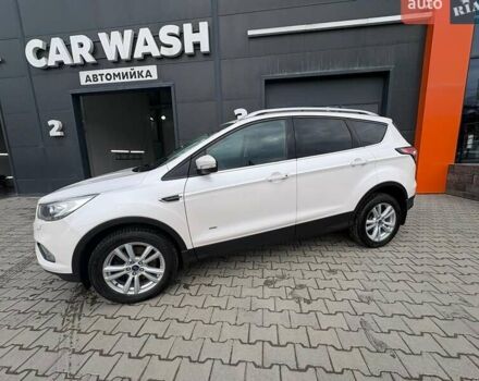 Белый Форд Куга, объемом двигателя 2 л и пробегом 203 тыс. км за 16500 $, фото 1 на Automoto.ua