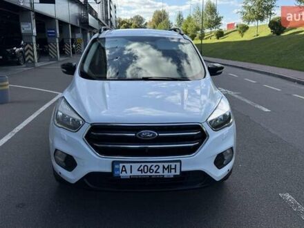 Форд Куга 2017 в Киеве на Automoto.ua Белый Форд Куга, объемом двигателя 2 л и пробегом 139 тыс. км за 15500 $, фото 1 на Automoto.ua