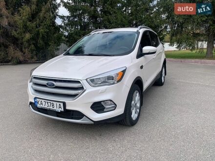 Белый Форд Куга, объемом двигателя 2 л и пробегом 206 тыс. км за 15300 $, фото 1 на Automoto.ua