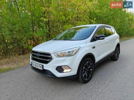 Белый Форд Куга, объемом двигателя 2 л и пробегом 187 тыс. км за 15300 $, фото 1 на Automoto.ua