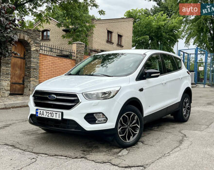Белый Форд Куга, объемом двигателя 2 л и пробегом 123 тыс. км за 16500 $, фото 1 на Automoto.ua