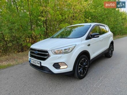 Белый Форд Куга, объемом двигателя 2 л и пробегом 187 тыс. км за 15300 $, фото 1 на Automoto.ua