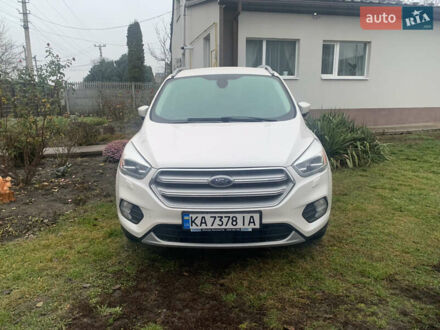 Белый Форд Куга, объемом двигателя 2 л и пробегом 203 тыс. км за 15500 $, фото 1 на Automoto.ua