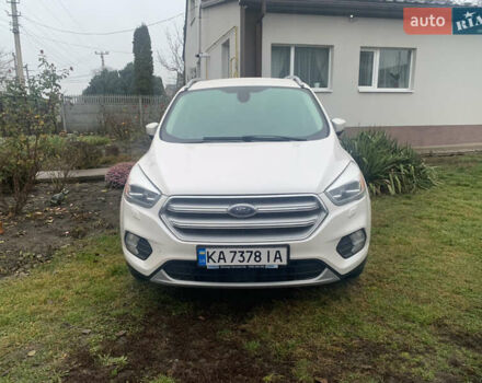Белый Форд Куга, объемом двигателя 2 л и пробегом 203 тыс. км за 15500 $, фото 1 на Automoto.ua
