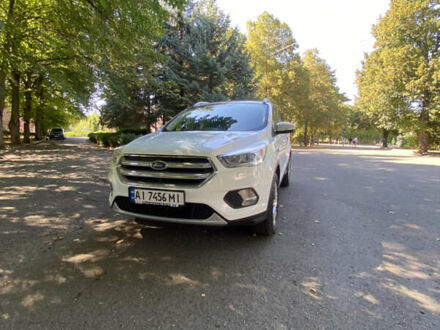Белый Форд Куга, объемом двигателя 2 л и пробегом 235 тыс. км за 14200 $, фото 1 на Automoto.ua