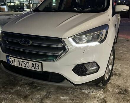 Белый Форд Куга, объемом двигателя 2 л и пробегом 228 тыс. км за 15700 $, фото 1 на Automoto.ua
