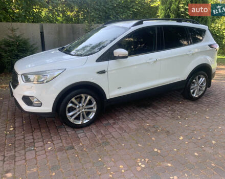 Білий Форд Куга, об'ємом двигуна 2 л та пробігом 203 тис. км за 16000 $, фото 1 на Automoto.ua