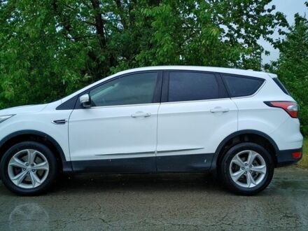 Белый Форд Куга, объемом двигателя 2 л и пробегом 172 тыс. км за 14700 $, фото 1 на Automoto.ua