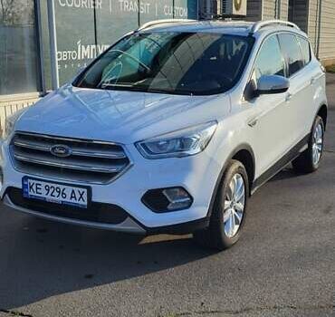 Білий Форд Куга, об'ємом двигуна 1.5 л та пробігом 112 тис. км за 14700 $, фото 1 на Automoto.ua