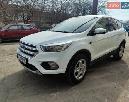 Белый Форд Куга, объемом двигателя 1.5 л и пробегом 89 тыс. км за 14950 $, фото 1 на Automoto.ua