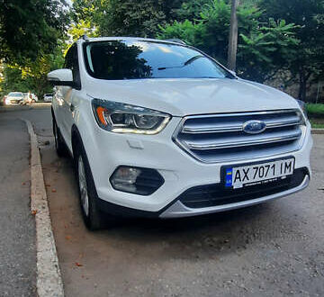 Форд Куга 2017 у Харкові на Automoto.ua Білий Форд Куга, об'ємом двигуна 1.5 л та пробігом 46 тис. км за 19500 $, фото 1 на Automoto.ua