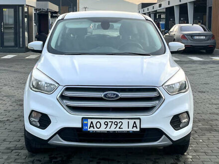 Белый Форд Куга, объемом двигателя 2 л и пробегом 256 тыс. км за 15800 $, фото 1 на Automoto.ua