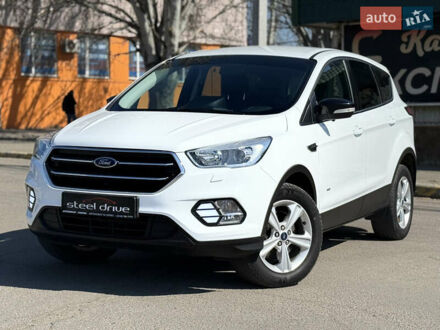 Форд Куга 2017 в Николаеве на Automoto.ua Белый Форд Куга, объемом двигателя 2 л и пробегом 68 тыс. км за 17999 $, фото 1 на Automoto.ua