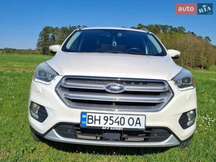 Белый Форд Куга, объемом двигателя 2 л и пробегом 90 тыс. км за 16500 $, фото 1 на Automoto.ua