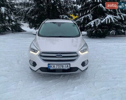 Белый Форд Куга, объемом двигателя 2 л и пробегом 204 тыс. км за 15500 $, фото 1 на Automoto.ua
