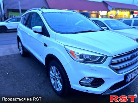 Белый Форд Куга, объемом двигателя 2 л и пробегом 137 тыс. км за 16500 $, фото 1 на Automoto.ua