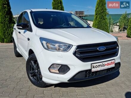 Белый Форд Куга, объемом двигателя 2 л и пробегом 193 тыс. км за 14599 $, фото 1 на Automoto.ua