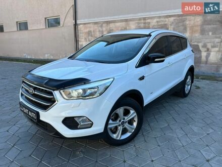 Белый Форд Куга, объемом двигателя 2 л и пробегом 210 тыс. км за 13500 $, фото 1 на Automoto.ua