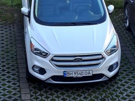 Белый Форд Куга, объемом двигателя 2 л и пробегом 90 тыс. км за 16900 $, фото 1 на Automoto.ua