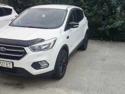 Форд Куга 2017 в Киеве на Automoto.ua Белый Форд Куга, объемом двигателя 2 л и пробегом 201 тыс. км за 15800 $, фото 1 на Automoto.ua