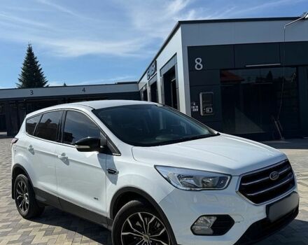 Белый Форд Куга, объемом двигателя 2 л и пробегом 202 тыс. км за 13700 $, фото 1 на Automoto.ua