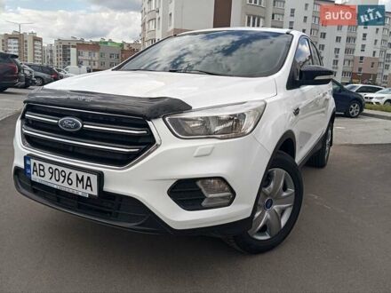 Форд Куга 2017 в Виннице на Automoto.ua Белый Форд Куга, объемом двигателя 2 л и пробегом 242 тыс. км за 15500 $, фото 1 на Automoto.ua