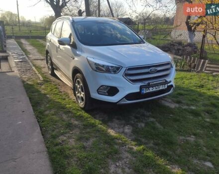 Белый Форд Куга, объемом двигателя 1.5 л и пробегом 59 тыс. км за 16500 $, фото 1 на Automoto.ua
