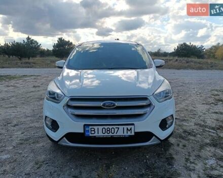 Форд Куга 2018 в Днепре (Днепропетровске) на Automoto.ua Белый Форд Куга, объемом двигателя 1.5 л и пробегом 138 тыс. км за 17000 $, фото 1 на Automoto.ua