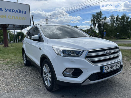 Білий Форд Куга, об'ємом двигуна 1.5 л та пробігом 157 тис. км за 15000 $, фото 1 на Automoto.ua