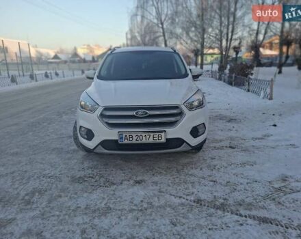 Білий Форд Куга, об'ємом двигуна 1.5 л та пробігом 72 тис. км за 17800 $, фото 1 на Automoto.ua