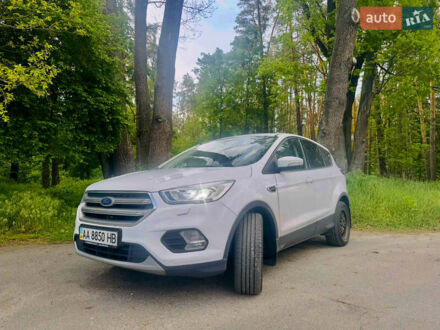 Форд Куга 2018 в Киеве на Automoto.ua Белый Форд Куга, объемом двигателя 1.5 л и пробегом 178 тыс. км за 17500 $, фото 1 на Automoto.ua